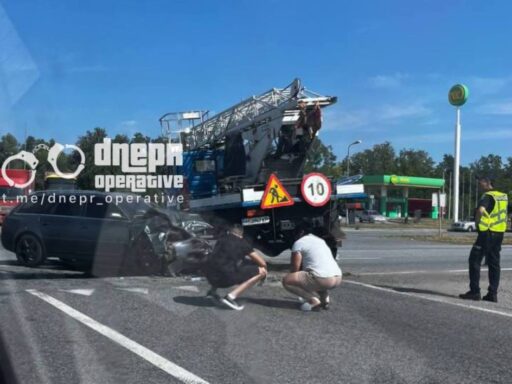 На Днепропетровщине «ЗИЛ» подрезал Audi: пострадал водитель иномарки