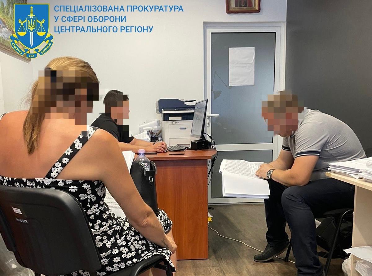 На Дніпропетровщині колишній військовий з дружиною організували схему видачі військовослужбовцям підроблених довідок