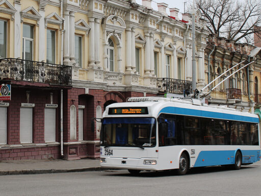 В Днепре автобусы и электротранспорт курсируют с изменениями