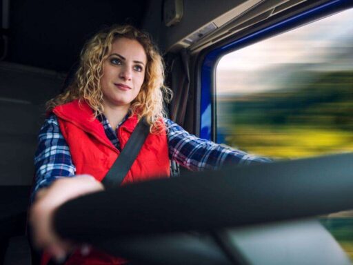 Жінки водійки автобусів: в Україні запускають пілотний навчальний проєкт